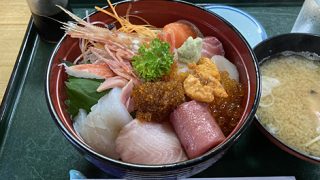 大空町女満別　敏　生ちらし（特上）（別名：海鮮丼）