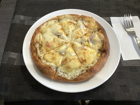 網走市　フロンティア　カレー味ピザ