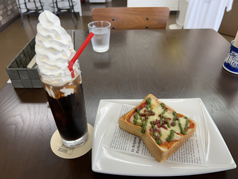 High Bridge Cafe（網走市）ウインナーコーヒーアイスクリームもりもりとピザトースト
