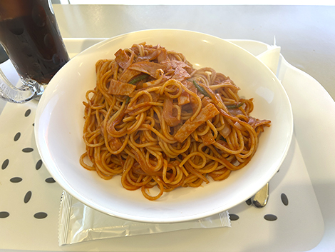 食事とコーヒーの店　午後（大空町女満別道の駅）　Wサイズスパゲティ（ナポリタン）