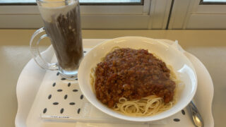 食事とコーヒーの店　午後（大空町女満別道の駅）　Wサイズスパゲティ（ミートソース） アイスコーヒーフロート