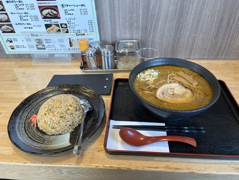 海風堂（大空町女満別）味噌ラーメン大盛り　チャーハン