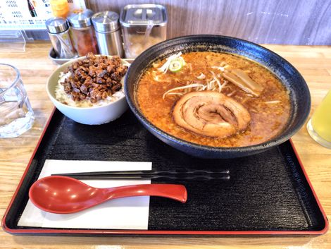 海風堂（大空町女満別）ピリ辛みそラーメン　刻みチャーシュー丼