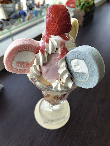 High Bridge Cafe（網走市）カラフルパフェ