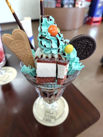 High Bridge Cafe（網走市）チョコミントプレミアムパフェ