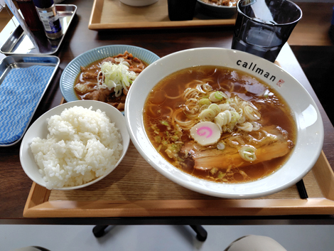 らー麺「こーるまん」（網走市）もつ煮セット（醤油ラーメン＆ライス）