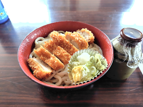冷やしチキンカツうどん大盛り