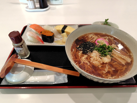 Nabe＜ネイブ＞（網走市）ラーメンセット（正油味）